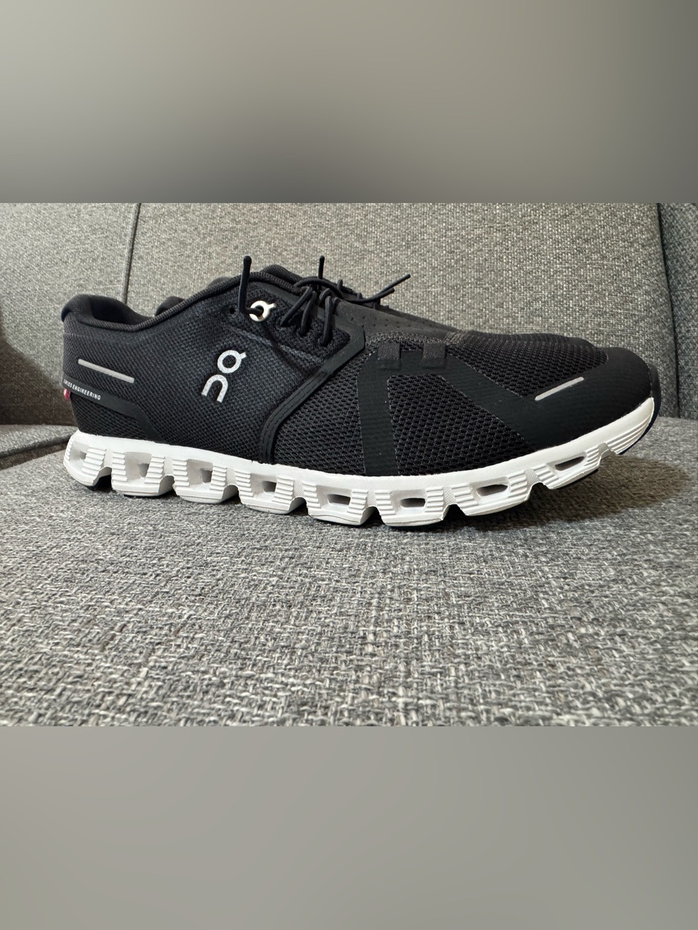 On Running Cloud 5 Black and White Mens - Picture 7 of 15